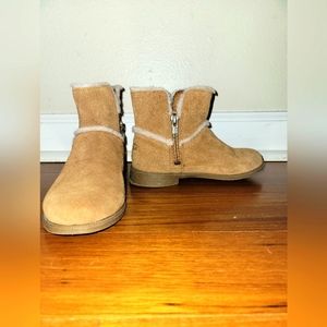 Girls ugg booties not size 11